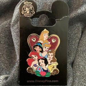 💗Disney princesses pin